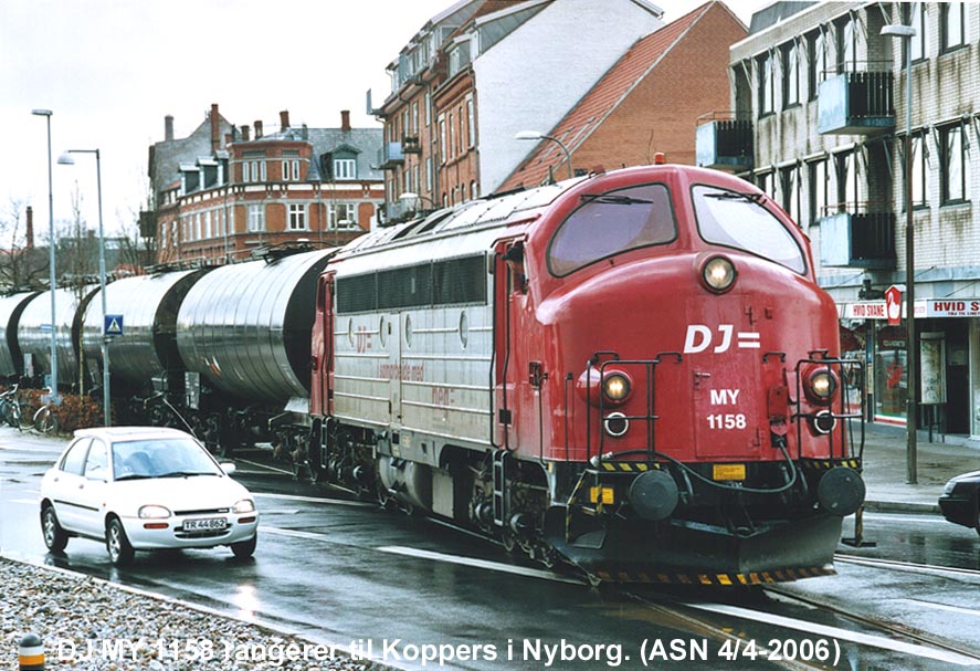 DJ MY 1158 drives through Nyborg (DK) to reach the customer on 4 April 2006 (photo courtesy and copyright of Allan 
Stvring Nielsen).